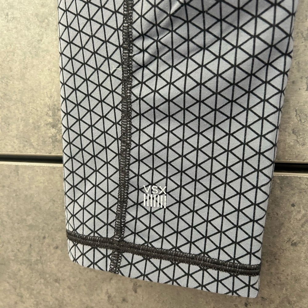 Victoria’s Secret VSX Sport Knockout Crop geometric Grey Black Sz S leggings - Picture 4 of 11